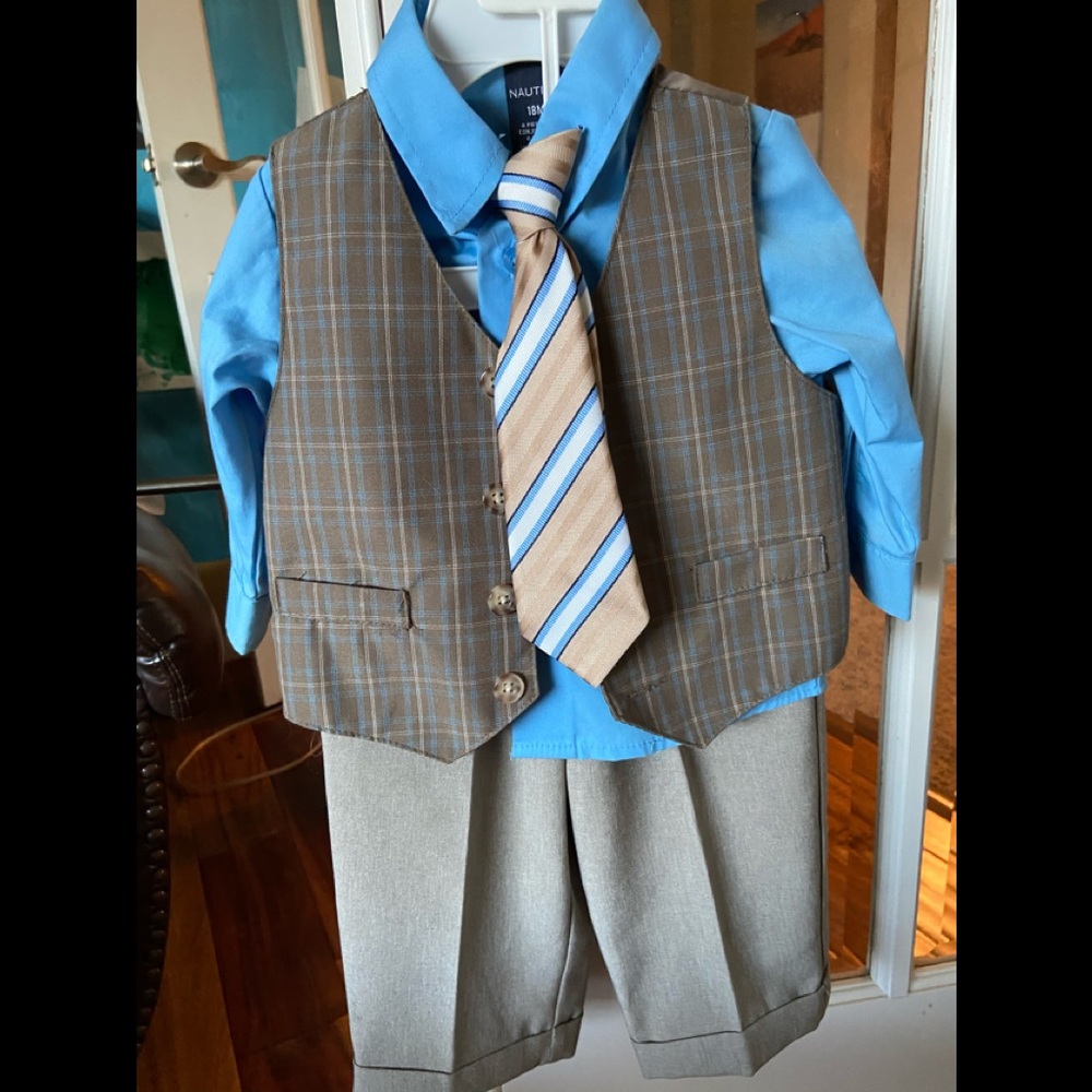 NWT boys 18 month 4 piece suit Nautica